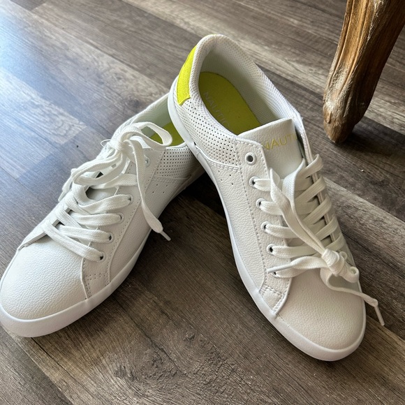 Nautica, brand new white faux leather lace up sneaker sz 8.5 - Picture 9 of 9